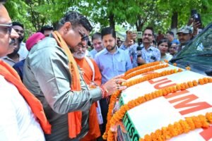 मंत्री गजेन्द्र यादव ने सम्हाली एम्बुलेंस की स्टेयरिंग, एम्बुलेंस का शुभारंभ, सेवा और संवेदनशीलता का दिए संदेश