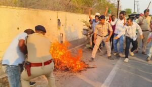 उतई की जघन्य घटना के विरोध में कांग्रेस का उग्र प्रदर्शन, सैकड़ों की उपस्थिति में गृहमंत्री विजय शर्मा का पुतला दहन