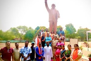 भिलाई में डॉ. भीमराव अंबेडकर की 135वीं जयंती पर माल्यार्पण, समाजसेवी गोदावरी व्यास का सम्मान