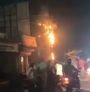 अहिवारा में ट्रांसफार्मर में लगी आग, 15 घंटे बिजली गुल रहने से लोग परेशान