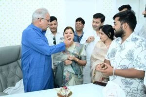 कांग्रेस नेता निकिता मिलिंद ने पूर्व मुख्यमंत्री भूपेश बघेल के भिलाई निवास पर मनाया जन्मदिन