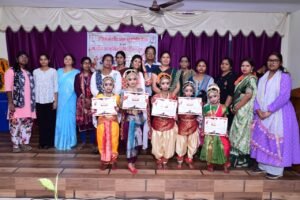 ”नन्हे बच्चों के मधुर गायन और सुर-ताल पर सधे नृत्य से जीवंत हुआ भारत का सांस्कृतिक विरासत“