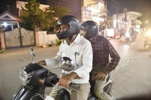 छत्तीसगढ़ में पीछे बैठने वालों के लिए भी हेलमेट अनिवार्य, कड़े प्रवर्तन के निर्देश