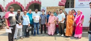 कैम्प-2 में अवैध मोबाइल टावर लगाने पर भड़के लोग, ‘आप’ के नेतृत्व में घेरा कलेक्ट्रेट