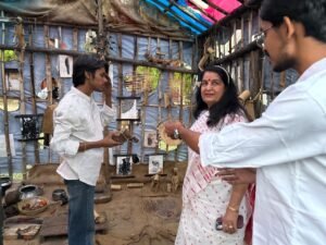 खैरागढ़ में प्लास्टिक संस्कृति पर हुआ पलटवार, विश्वविद्यालय में इंस्टॉलेशन प्रदर्शनी ने खींचा ध्यान