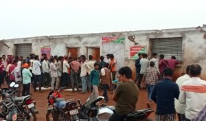 तूफान में उड़ा टिन, खुली पोल,घिरी पंचायत, 8 लाख की शराब दुकान बनी भ्रष्टाचार की मिसाल