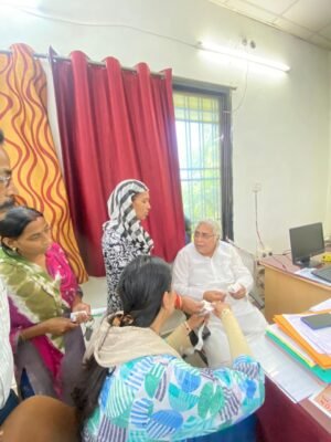 बिजली कटौती को लेकर सुबह-सुबह पहुंचे बघेरा अरुण वोरा, बिजली समस्याओं और बढ़े हुए बिलों को लेकर जनआक्रोश