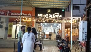बडे ब्रांड में परोसा जा रहा था बासी खाद्य सामग्री : खैरागढ़ के मानव मंदिर पर फूटा महिला का गुस्सा, ख़राब मिठाई के चलते महिला ने काटा बवाल, फ़ूड सेफ्टी टीम ने जब्त किए सैंपल