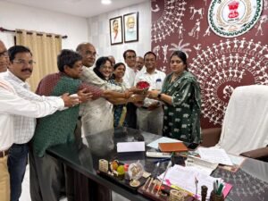 तालपुरी बी ब्लॉक रेजिडेंस एसोसिएशन के नवनिर्वाचित पदाधिकारियों ने रिसाली निगम आयुक्त से की सौजन्य मुलाकात, कॉलोनी की समस्याओं पर हुई सकारात्मक चर्चा