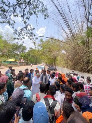 दुर्ग के श्रमिक परेशान,समर्थन में उतरे अरुण वोरा : 24% पीएफ कटौती, ओवरटाइम और वेतन कटौती