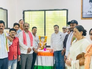 दुर्ग जिला कांग्रेस ने मनाई पंडित नेहरू की पुण्यतिथि, आधुनिक भारत के निर्माता को किया नमन