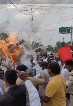राम गोपाल अग्रवाल की गिरफ्तारी के विरोध में कांग्रेस का प्रदर्शन