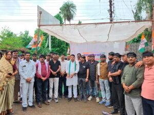 जंतर मंतर में छात्रों पर लाठीचार्ज के विरोध में कांग्रेस का प्रदर्शन, काली पट्टी बांध केंद्र सरकार पर लोकतंत्र कुचलने का आरोप