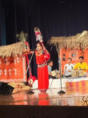 पद्मविभूषण तीजन बाई को विश्वविद्यालय में दी गई सांगीतिक श्रद्धांजलि, पंडवानी की विविध शैलियों ने किया भाव-विभोर
