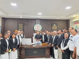 खैरागढ़. ‘मारपीट हमारे साथी से, एफआईआर भी उसी पर!’ अर्जुन वर्मा के समर्थन में उतरा अधिवक्ता संघ, कलेक्टर को ज्ञापन सौंपकर दी आंदोलन की चेतावनी