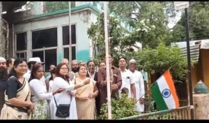 प्रसिद्ध सूफी दरगाह पर आकांक्षा मिश्रा ने किया ध्वजारोहण