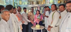 खैरागढ़ विधायक कार्यालय में हर्षोल्लास के साथ मनाया गया विधायक प्रतिनिधि एवं शहर उपाध्यक्ष पूरन सारथी का जन्मदिन