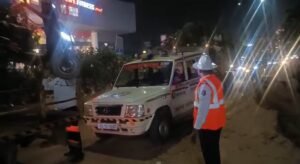 सूर्या मॉल के पास नो पार्किंग में खड़े 172 वाहनों पर यातायात पुलिस की कार्रवाई